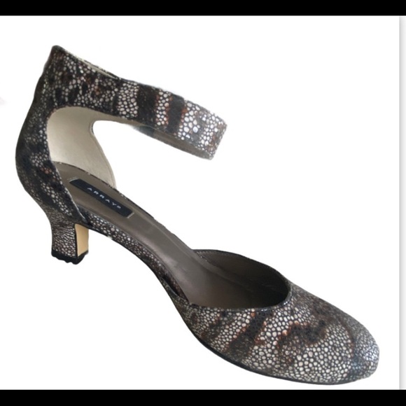 Array• Kitten heel Ankle strap• Sz 5.5 - Picture 4 of 9